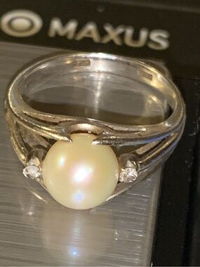 Antique 18k gold Ring with Cream Pearl and diamond Accents